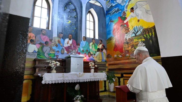 Đức Th&aacute;nh Cha viếng Nh&agrave; thờ Ch&iacute;nh t&ograve;a Đức Mẹ Hồn x&aacute;c l&ecirc;n trời )Saurimo)