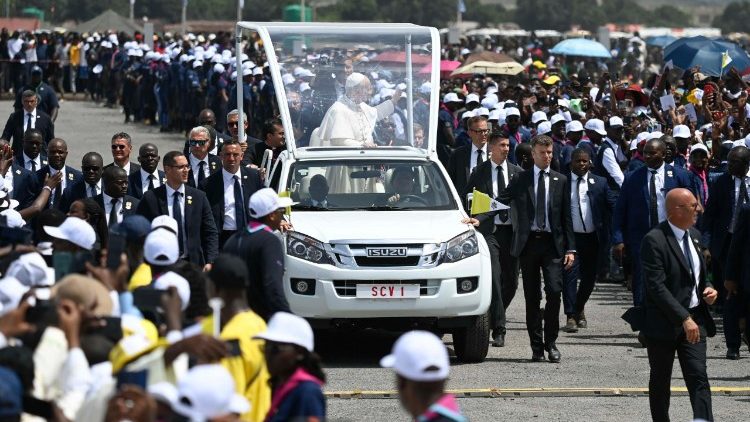 Santa Misa en la explanada de Saurimo