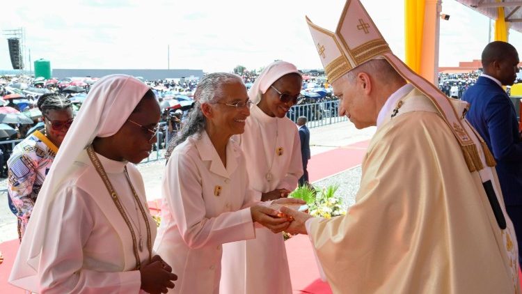 Đức Th&aacute;nh Cha cử h&agrave;nh Th&aacute;nh lễ tại Quảng trường Saurimo