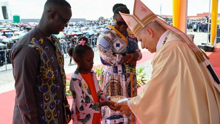 Baba Mtakatifu Leo XIV, Jumatatu tarehe 20 Aprili 2026 ameadhimisha Ibada ya Misa Takatifu katika eneo la tambarale lililoko Saurimo, Angola.