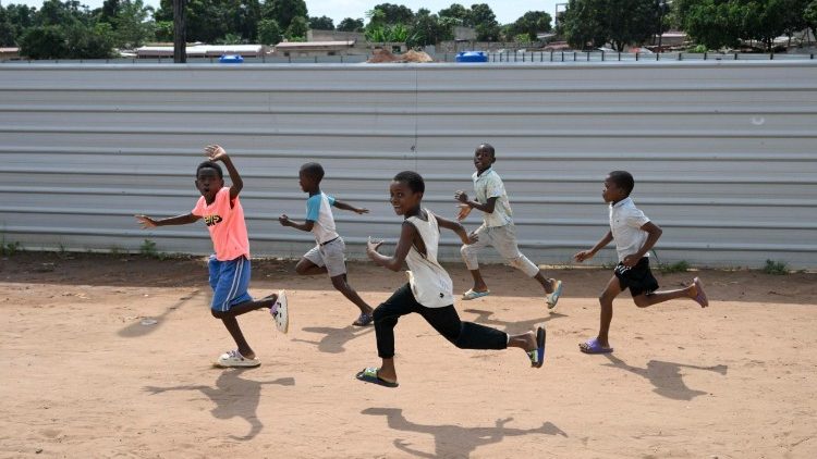 I bambini fuori dalla Casa