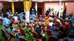 Đức Thánh Cha Lêô XIV thăm Nhà đón tiếp người cao tuổi ở Saurimo, Angola, ngày 20.04.2026.