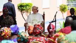 2026.04.20 Viaggio Apostolico in Angola - Visita alla Casa di accoglienza per anziani