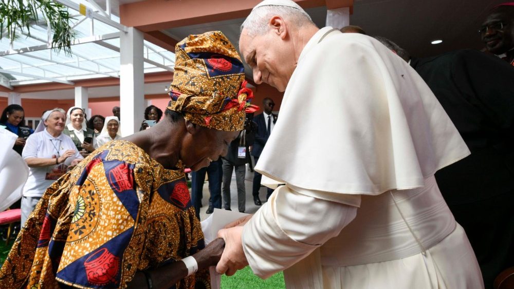 2026.04.20 Viaggio Apostolico in Angola - Visita alla Casa di accoglienza per anziani