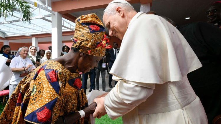 Il Papa incontra una degente della Casa di accoglienza