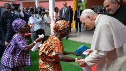 2026.04.20 Viaggio Apostolico in Angola - Visita alla Casa di accoglienza per anziani