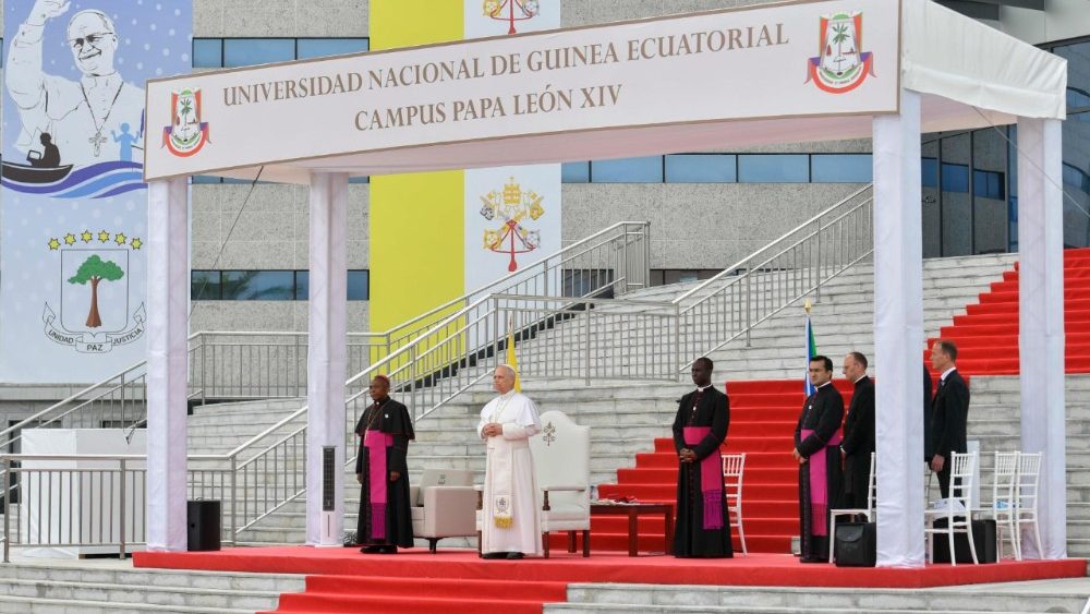 Leon al XIV-lea, la Universitatea Națională din Malabo, în Guineea Ecuatorială, marți 21 aprilie 2026
