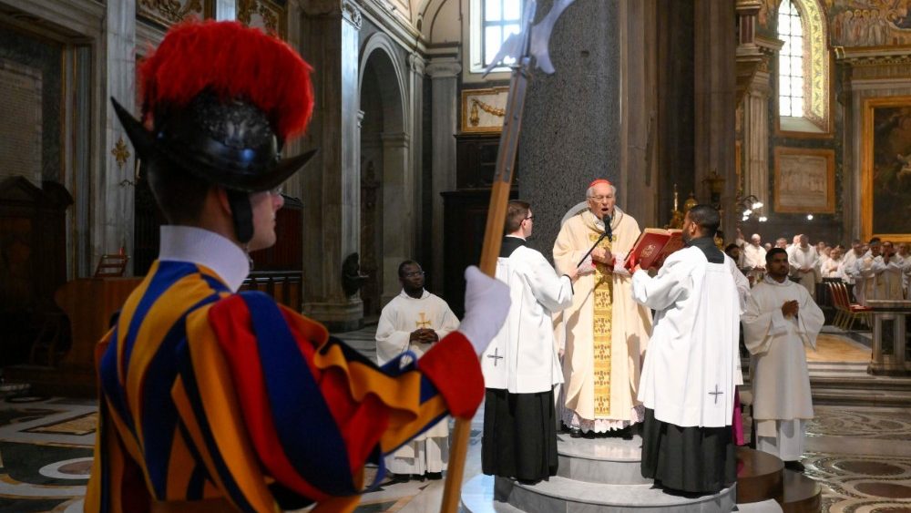 Misa con motivo del aniversario de la muerte del Papa Francisco