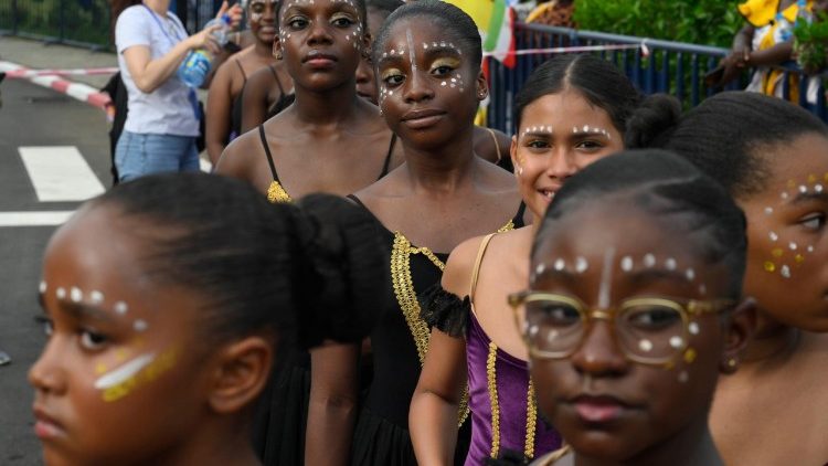 I volti dei giovani studenti della Guinea Equatoriale. 