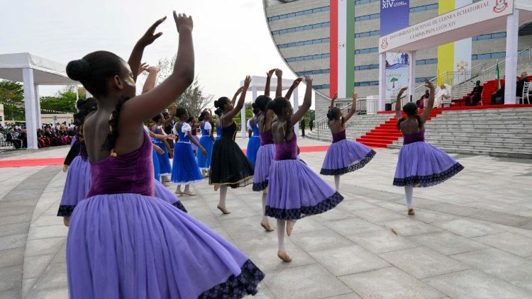 Watoto wa kike katika dansi ya kisasa