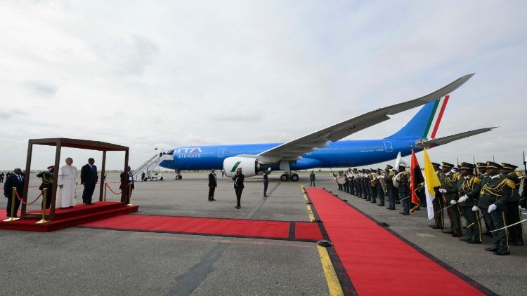 Nghi thức từ biệt tại S&acirc;n bay quốc tế Luanda, Angola, ng&agrave;y 21.04.2026.