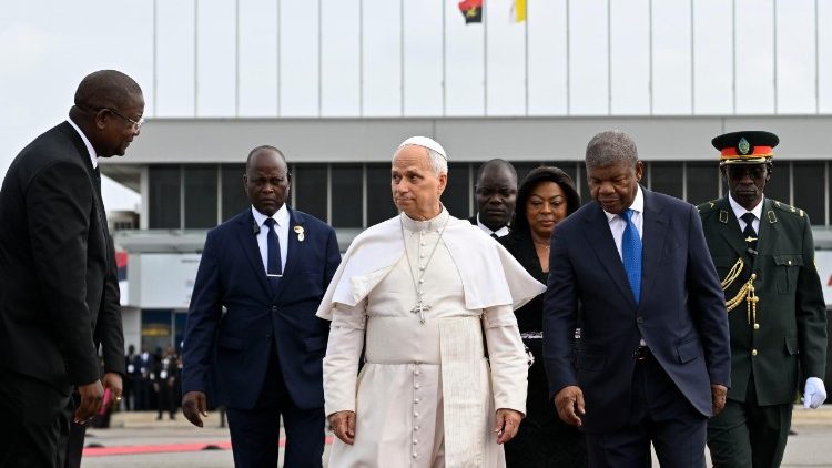 Pope Leo walks to the papal plane with President Louren&ccedil;o