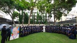 Ziara ya Kitume ya Papa Leo XIV huko Angola:Papa akiwa katikati ya Skauti wa Angola