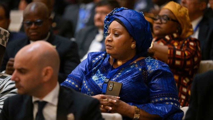 Đức Th&aacute;nh Cha gặp gỡ ch&iacute;nh quyền, x&atilde; hội d&acirc;n sự v&agrave; ngoại giao đo&agrave;n tại Dinh Tổng thống, ng&agrave;y 21.04.2026.