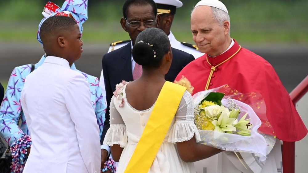 A chegada do Papa em Malabo