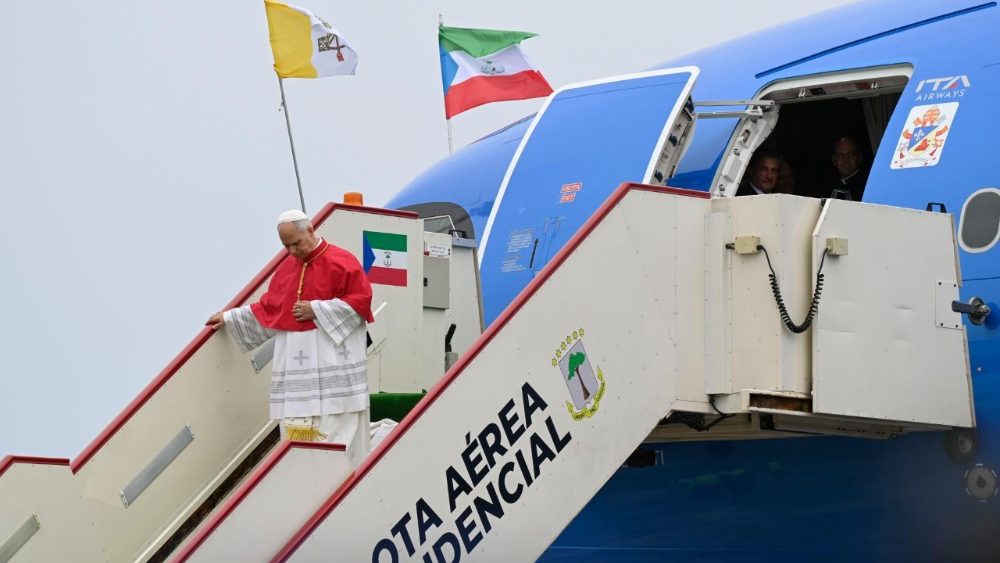 A chegada do Papa em Malabo