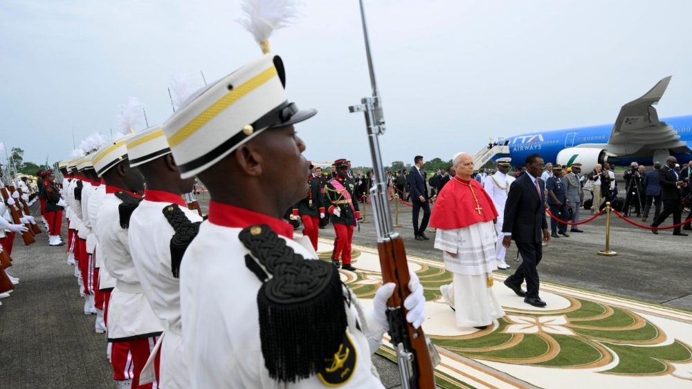 A chegada do Papa em Malabo