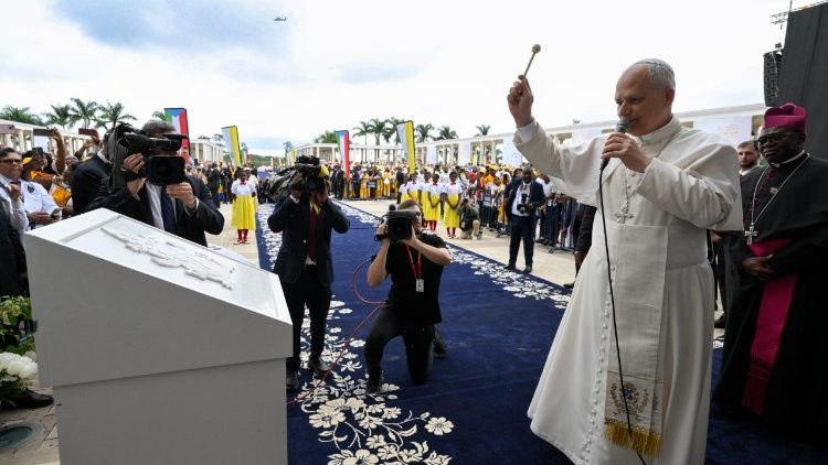 Papa Leão na Basílica da Imaculada Conceição, em Mongomo