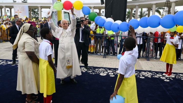 Papa Leão na Basílica da Imaculada Conceição, em Mongomo