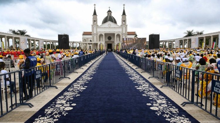 Basílica da Imaculada Conceição, em Mongomo