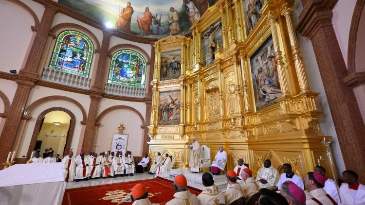 22 avril 2026. Voyage apostolique en Guin&eacute;e &eacute;quatoriale - Messe &agrave; la basilique de l'Immacul&eacute;e Conception de Mongomo
