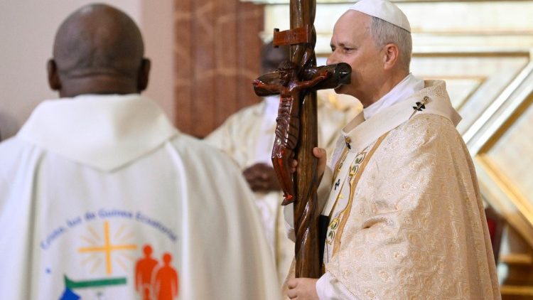 Đức Th&aacute;nh Cha cử h&agrave;nh Th&aacute;nh lễ tại Nh&agrave; thờ Đức Mẹ V&ocirc; nhiễm ở Mongomo (Guinea X&iacute;ch Đạo)