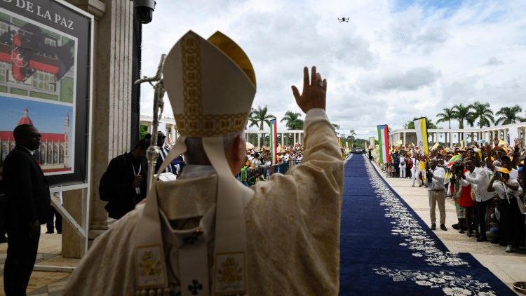 Papa Leão na Basílica da Imaculada Conceição, em Mongomo