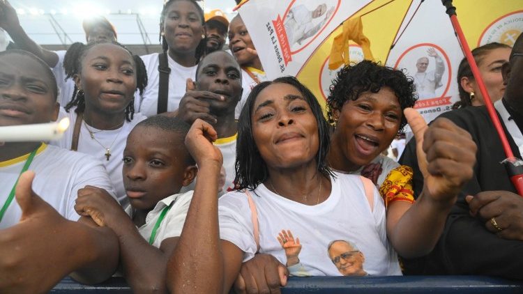 I giovani in festa a Bata