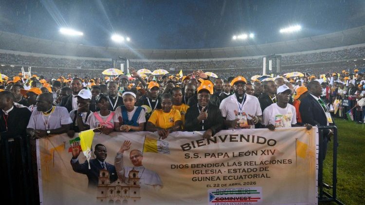 Encontro do Papa Le&atilde;o XIV com os jovens e as fam&iacute;lias no Est&aacute;dio de Bata, na Guin&eacute; Equatorial