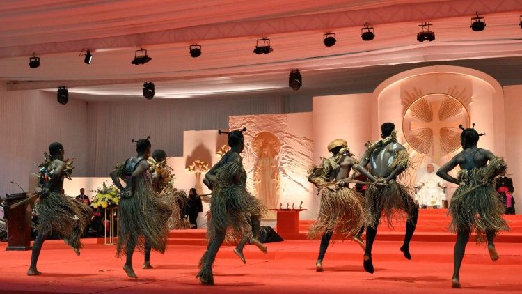 Le danze davanti al Papa