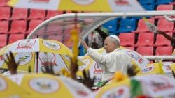 2026.04.22 Viaggio Apostolico in Guinea Equatoriale - Incontro con i giovani e le famiglie