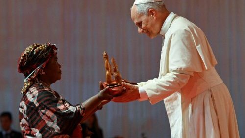 El Papa en Bata: Si Cristo los llama no tengan miedo, elijan el esfuerzo, no el &eacute;xito f&aacute;cil  