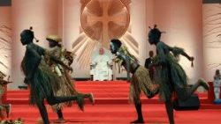 2026.04.22 Viaggio Apostolico in Guinea Equatoriale - Incontro con i giovani e le famiglie