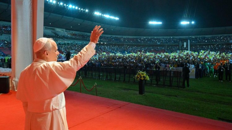 Encontro do Papa Le&atilde;o XIV com os jovens e as fam&iacute;lias no Est&aacute;dio de Bata, na Guin&eacute; Equatorial