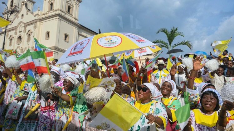 Em milhares seguiram o Papa durante os dias vividos pelos 4 pa&iacute;ses da &Aacute;frica