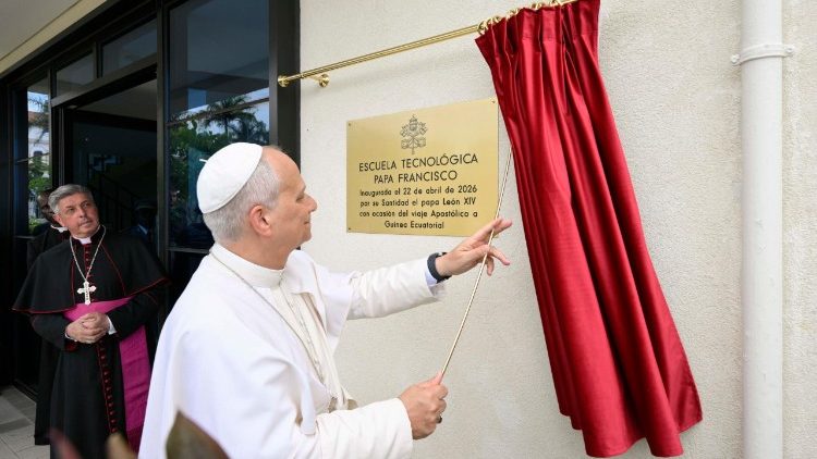 Dopo la Messa nella cattedrale dell'Immacolata Concezione, il Papa ha inaugurato la "Scuola tecnologica Papa Francesco".
