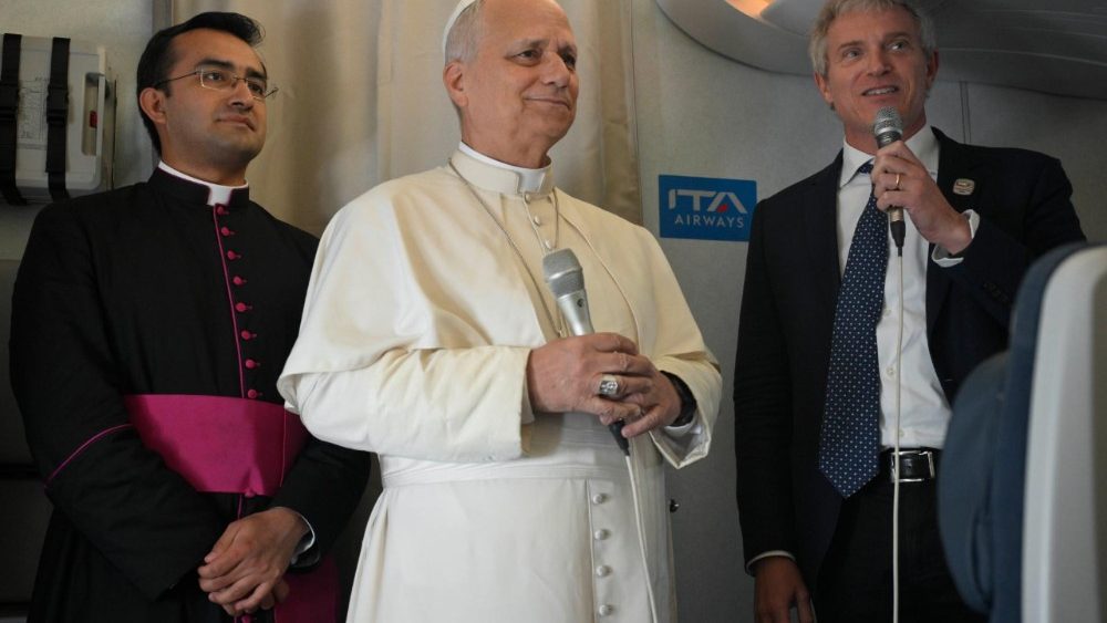 2026.04.23 Viaggio Apostolico in Guinea Equatoriale - Conferenza stampa volo Malabo-Roma