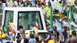 Le Pape Léon XIV au stade de Malabo au dernier jour de son voyage en Afrique