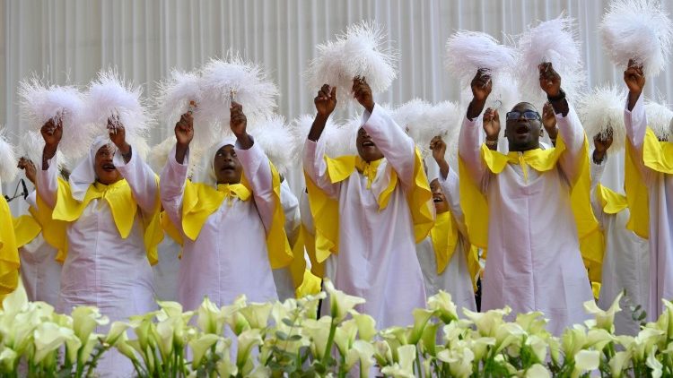 Lors de la messe au stade de Malabo en Guin&eacute;e &eacute;quatoriale