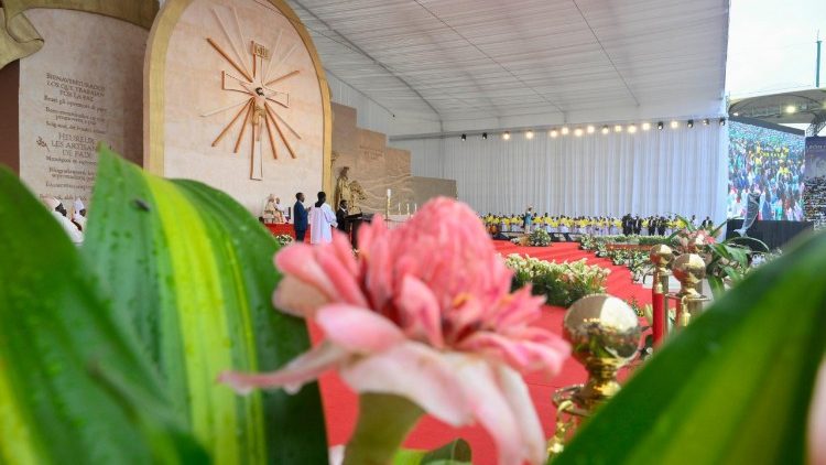 Il palco allestito nello stadio di Malabo