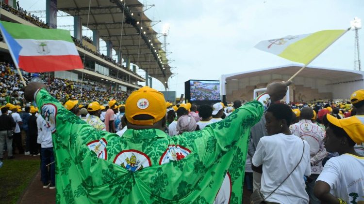 L'accoglienza allo  stadio per il Pontefice