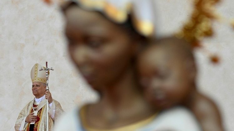 A missa foi realizada no Est&aacute;dio de Malabo, na Guin&eacute; Equatorial, &uacute;ltimo compromisso p&uacute;blico do Papa