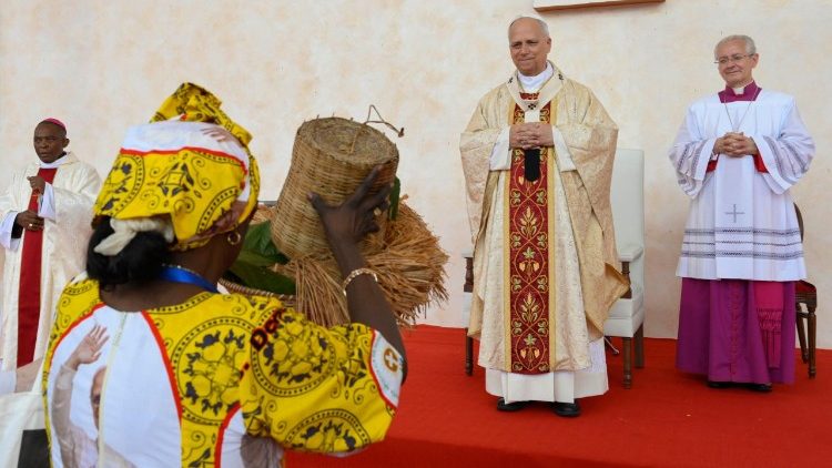 Il dono al Papa da parte die fedeli