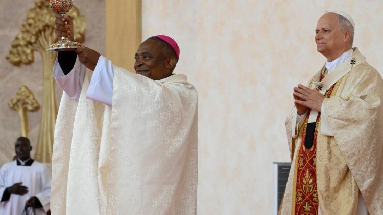 Il calice donato all'arcivescovo di Malabo