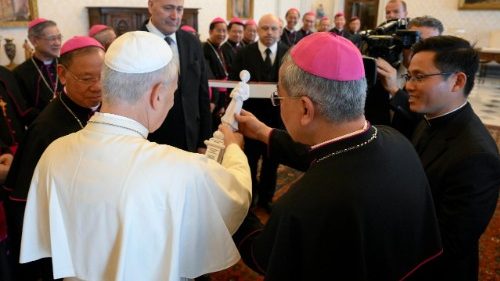 Papst empf&auml;ngt Vietnams Bisch&ouml;fe
