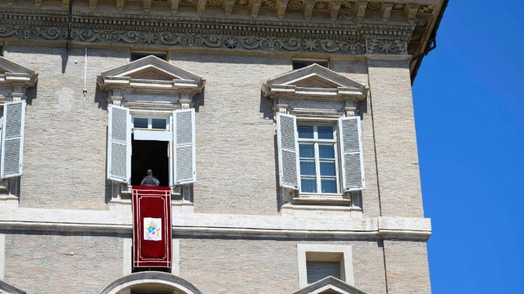 Le pape lors de la pri&egrave;re du Regina Caeli.