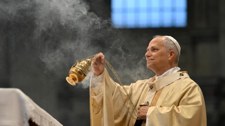 Pope Leo incenses the image of the Blessed Virgin Mary at Mass