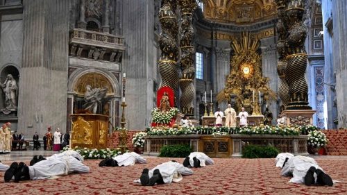 Il Papa ai nuovi preti: “Siete di tutti e per tutti, tenete aperta la porta della Chiesa"