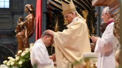 Leon XIV wskazał nowo wyświęconym kapłanom, aby byli otwarci na wszystkich przychodzących do Kościoła