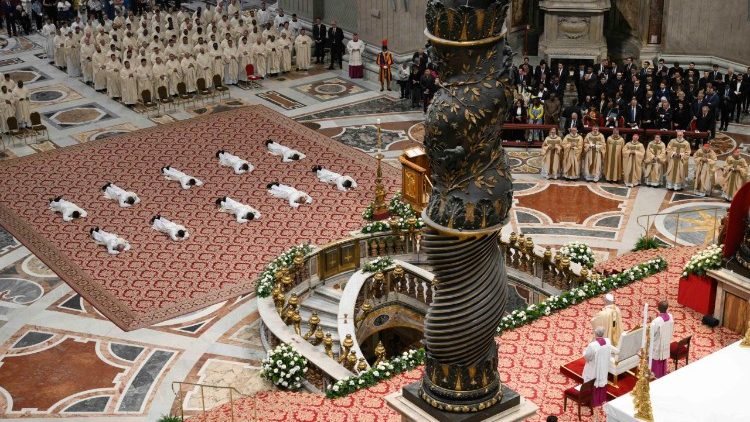 Le Pape a pr&eacute;sid&eacute; une messe d’ordinations sacerdotales en la basilique Saint-Pierre.